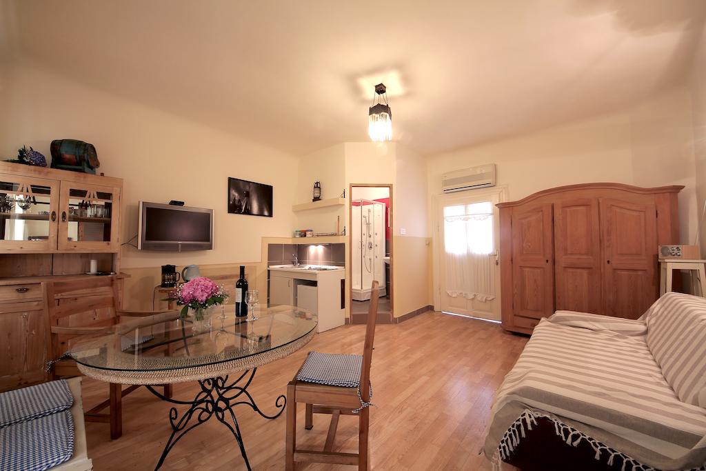 Guesthouse Lessi Zagreb Ruang foto